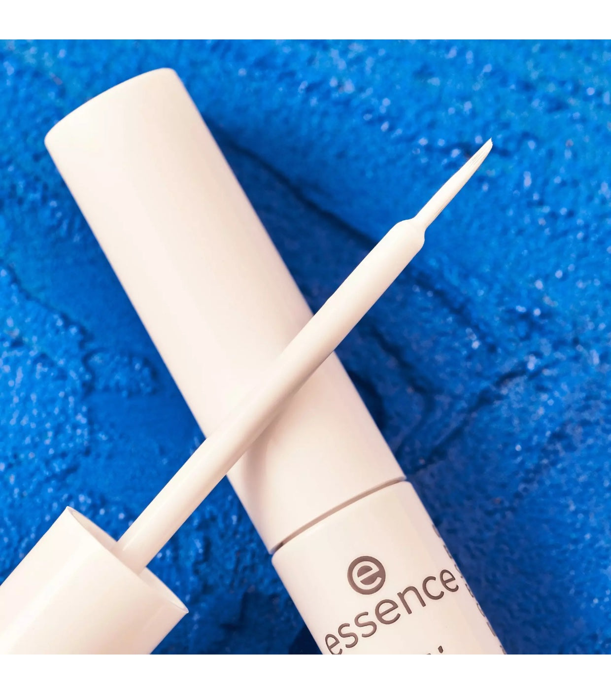 Essence Colour It! Liquid Eyeliner 02 White – Precise Application with Intense Color-2