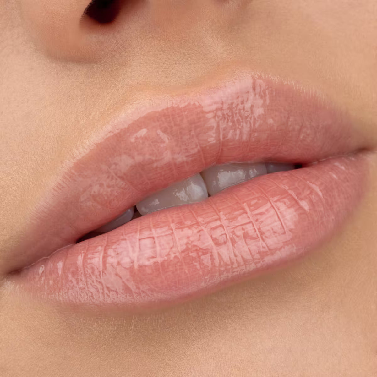 Essence Extreme Shine Volume Lipgloss 11 – Power of Nude-3